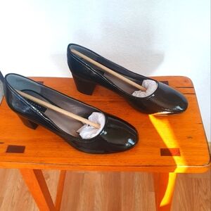 Array black pumps